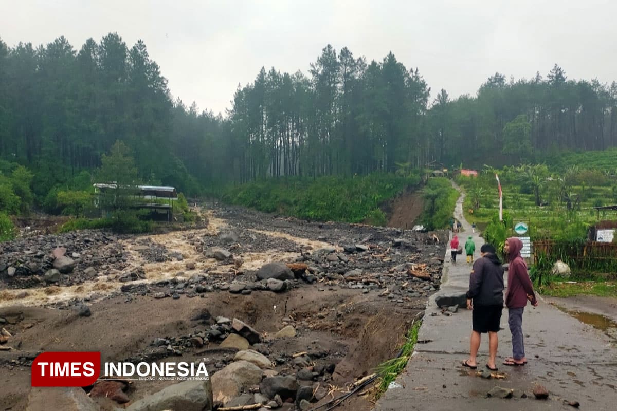 Saat Alam Murka: Banjir Bandang di Guci Tegal Ungkap Krisis Lingkungan di Lereng Gunung Slamet
